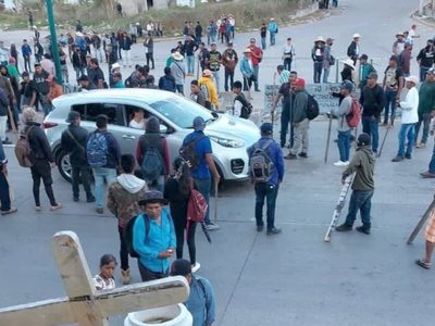 Por segundo día consecutivo, transportistas cierran la Autopista del Sol
