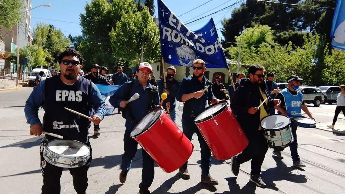 Trabajadores del EPAS en una manifestación. Fuente: (Twitter)