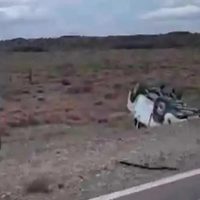 Vuelco en una curva peligrosa de Zapala terminó con una mujer hospitalizada