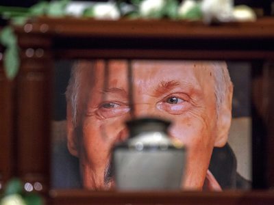 Gritos, reclamos, dudas, en el homenaje luctuoso a José Luis Cuevas