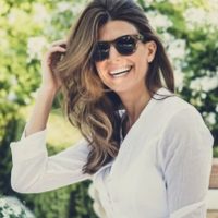 Una prenda imponente para el otoño 2025: Juliana Awada tiene el ítem Y2K que querrás en tu placard
