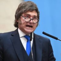 Javier Milei vuelve a la agenda pública mientras crece la tensión interna en el Gobierno