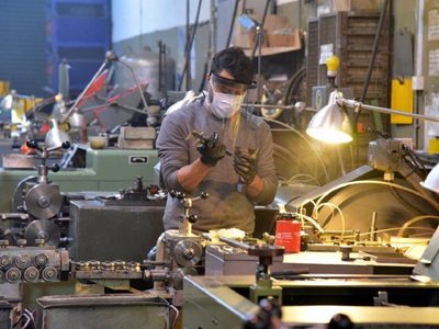 La actividad industrial cayó 2,9% en octubre según el Indec: estos son los sectores más afectados