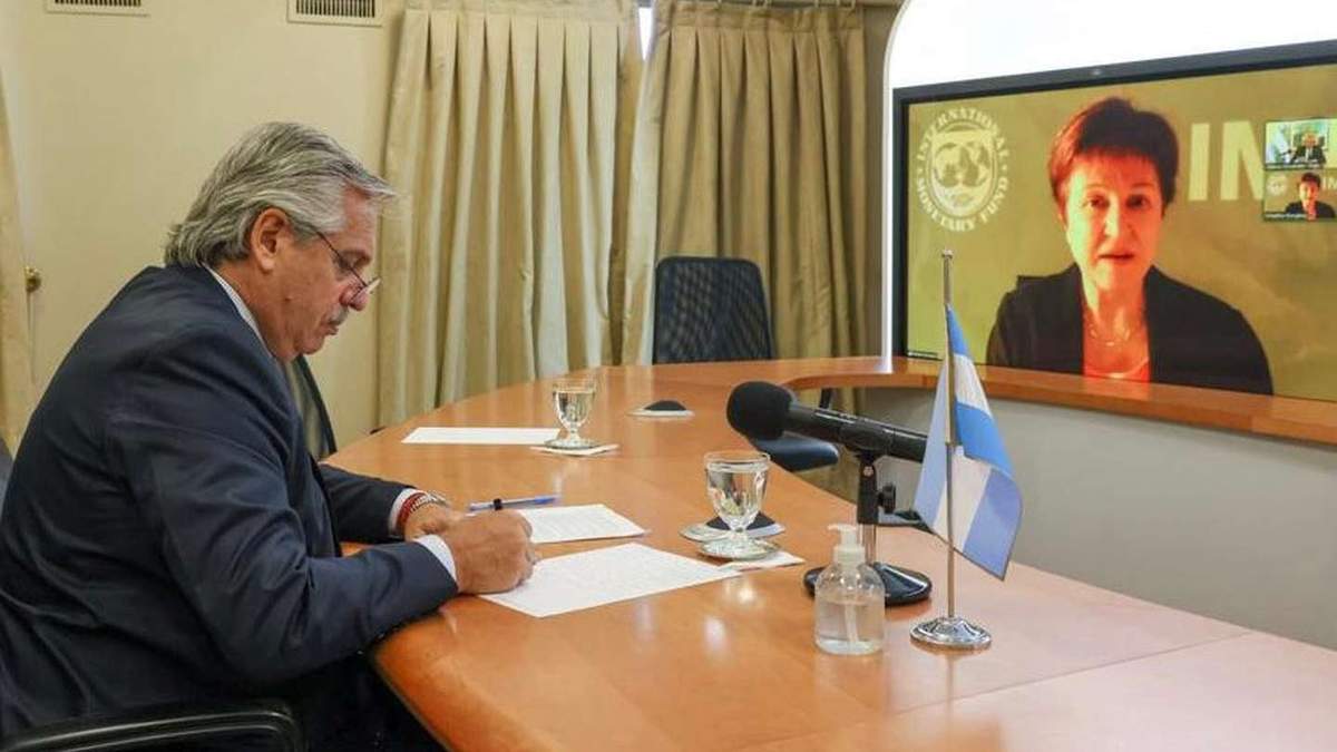 Tiempo atrás, Fernández en conferencia virtual con Kristalina Georgieva. Fuente: (Twitter)