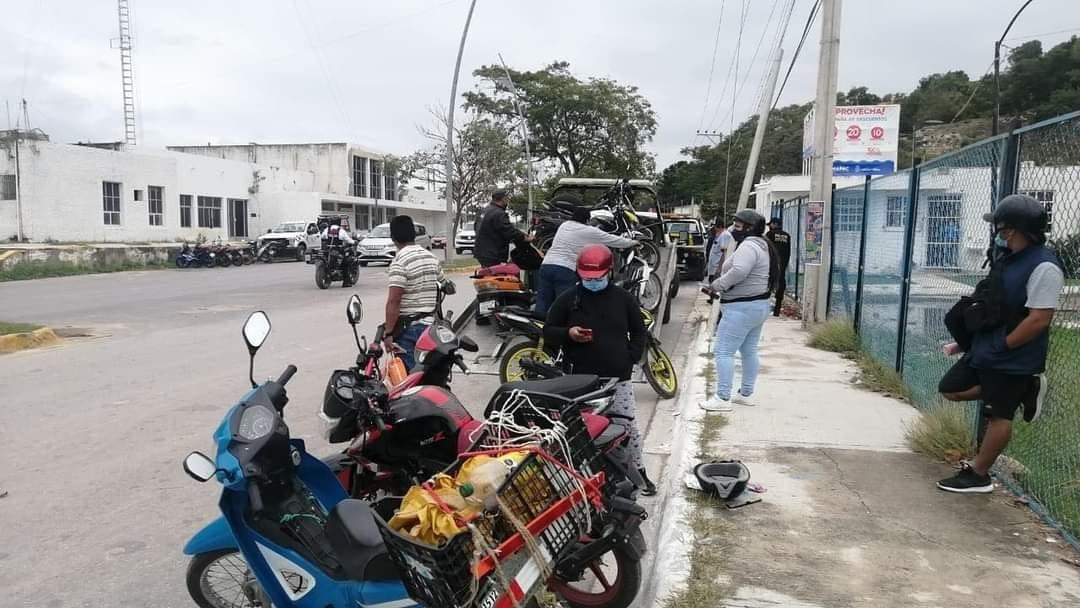 Las autoridades de Campeche revisaron la documentación de los motociclistas