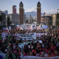 Marchan en España para protestar por la creciente crisis de vivienda