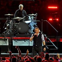 Bruce Springsteen y Foo Fighters encabezan festival de protesta contra Trump previo a elecciones