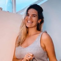 Ansiada espera: Mica Vázquez lució su gran panza desde la playa y arrasó en las redes