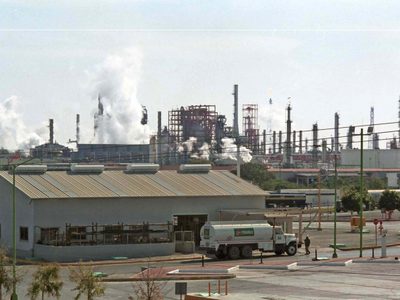 Senado aprueba dictamen para quitar regulación asimétrica a Pemex