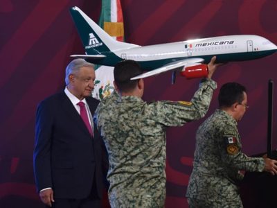 Extrabajadores de Mexicana de Aviación piden a AMLO empleo en la nueva aerolínea
