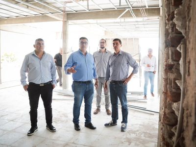Koopmann recorrió la obra en el Hospital Cutral Co- Plaza Huincul y entregó un ecógrafo portátil