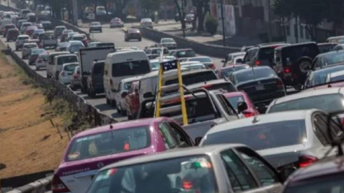 El reglamento de tránsito en Edomex establece sanciones económicas y administrativas por la falta de placas.
