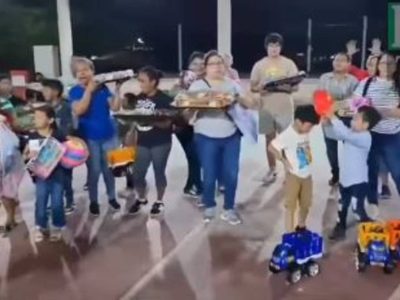 Cártel da regalos de Día de Reyes en Tabasco