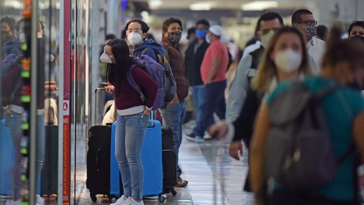 El gobierno de EU avaló que las personas con su esquema completo de vacunación pueden dejar de usar cubrebocas en áreas abiertas y cerradas