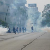 Con gas lacrimógeno, policías desalojan a estudiantes que protestaban en Chiapas