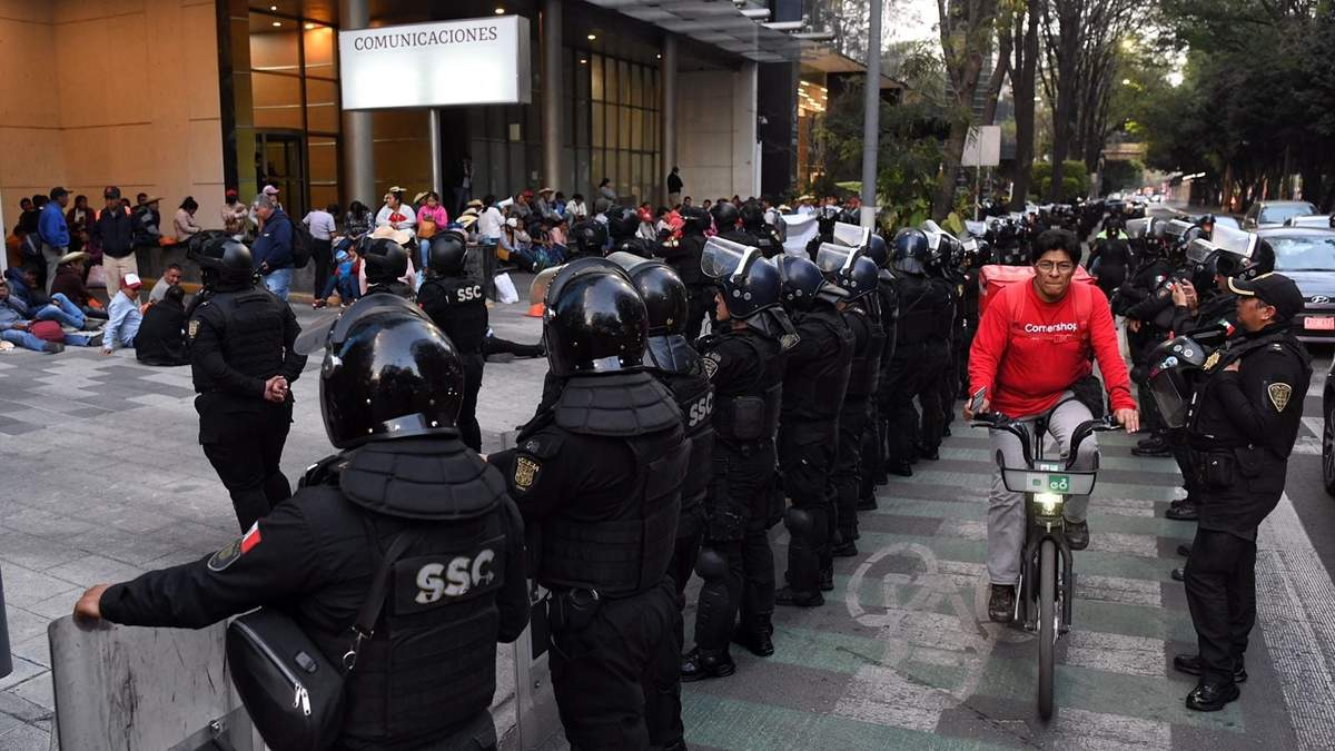 Manifestación pacífica despliegue policiaco excesivo