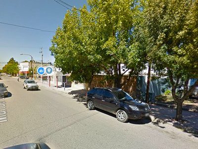 Cuatro personas se bajaron de un auto y dispararon a un limpiavidrios en pleno centro de Allen