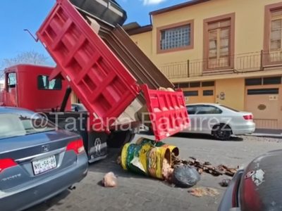 Arrojan vísceras al Ayuntamiento de El Oro en protesta por falta de servicios públicos (Video)
