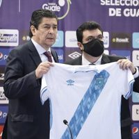 Luis Fernando Tena es presentado como entrenador de Guatemala