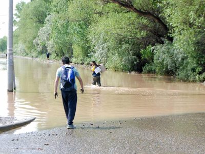 A raíz del temporal, algunos barrios de Cipolletti quedaron inundados