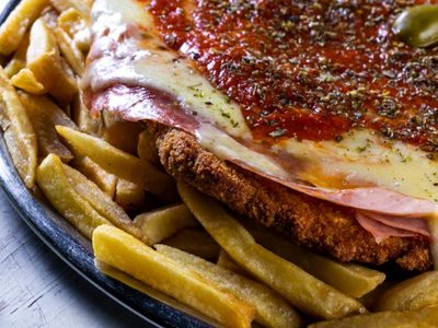Milanesa napolitana: la receta simple y con pocos ingredientes para preparar este clásico argentino