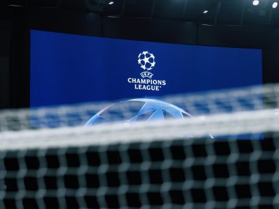 Tottenham veta a 3 aficionados por saludos nazis en Alemania durante la Champions League
