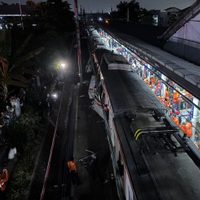 Dos trenes chocan cerca de la capital de Indonesia; hay al menos tres muertos (Videos)