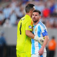 Es oficial: Claudio Bravo anunció su retiro del fútbol