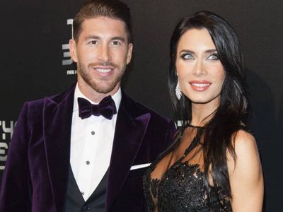 Con Máximo Adriano en brazos, Pilar Rubio se despidió del hospital junto a toda la familia Ramos