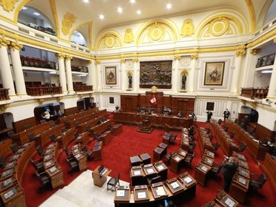 Congreso de Perú rechaza los “constantes actos de intromisión” de AMLO