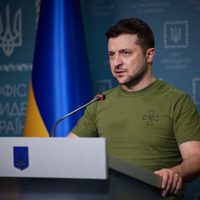 Zelenski apela a los esfuerzos de Francia para llegar a la paz; acusa a Rusia de asesinar y violar mujeres