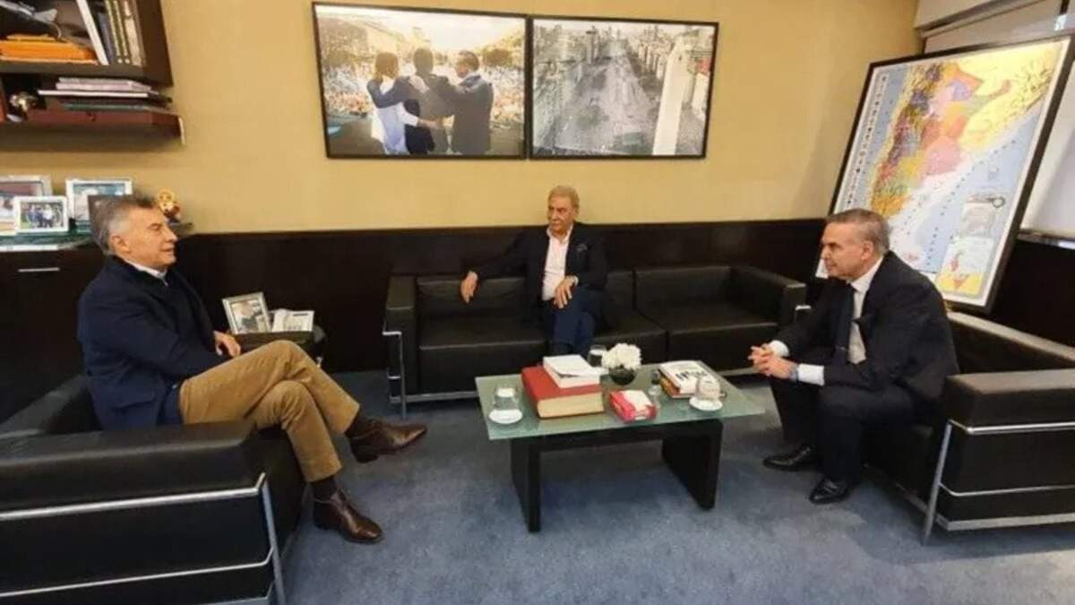 Sobisch en reunión junto a Mauricio Macri y Miguel Ángel Pichetto. Fuente (Twitter).