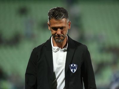 Con un pie afuera: el dificil momento que atraviesa Martín Demichelis en México