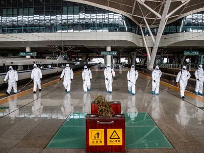 China levanta las restricciones en Wuhan, ciudad donde se inició el brote de coronavirus