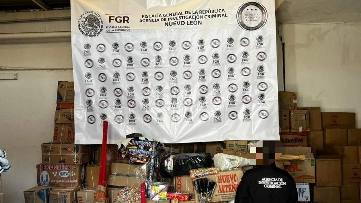 Agentes de la FGR decomisan artículos pirotécnicos en Monterrey
