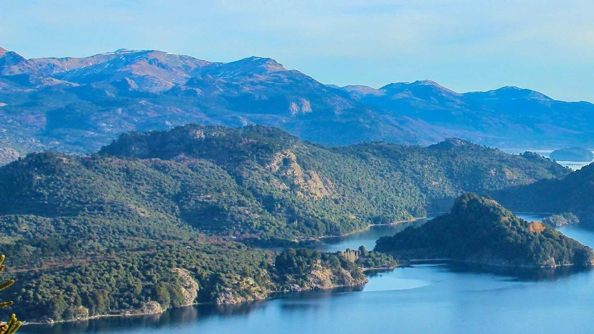 Villa Pehuenia Moquehue. Fuente: (Facebook).