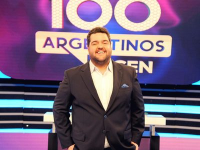 Fiel a su estilo: así fue el ansiado regreso de Darío Barassi a "100 Argentinos Dicen"