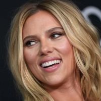¡OMG! Se filtran rumores de que Scarlett Johansson estrenaría pareja... ¿Chris Evans?