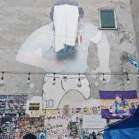 A modo de protesta, taparon el mítico mural de Maradona en Nápoles