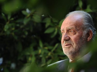 Es la última persona que lo vio: llaman al rey Juan Carlos y no atiende