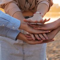 Una adolescente logró ser adoptada por quienes considera sus madres y ahora lleva sus apellidos
