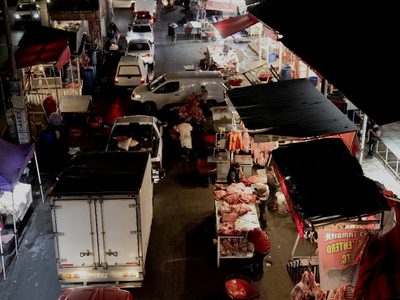 Mercado de cárnicos de San Juan: un jugoso negocio en estado de descomposición