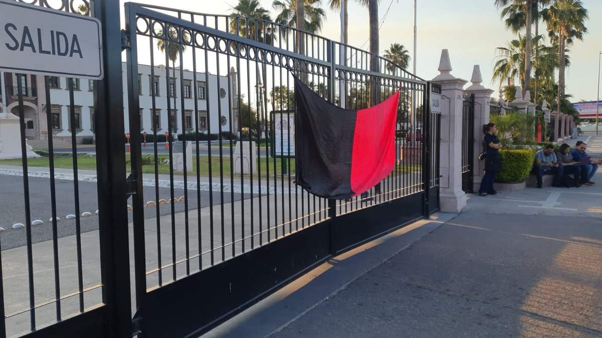 Bandera rojinegra en la Unison
