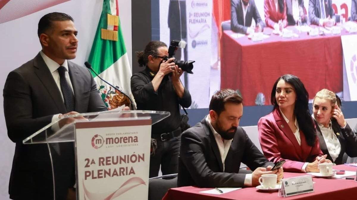Omar García Harfuch en la reunión plenaria de Morena