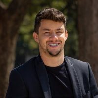 Denuncia el cronista deportivo Alex Déleon agresión de presuntos policías montachoques en CDMX