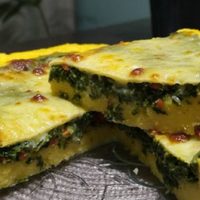 Tarta de polenta con acelga: preparala en pocos pasos para disfrutar de una comida rica y calentita
