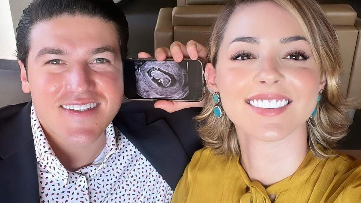 Samuel García y Mariana Rodríguez muestran la ecografía de la hija que esperan