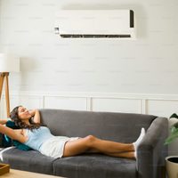 Solo invertirás 1 minuto de tu día: la postura que te ayudará a tener un mejor descanso y evitar dolores de cuello