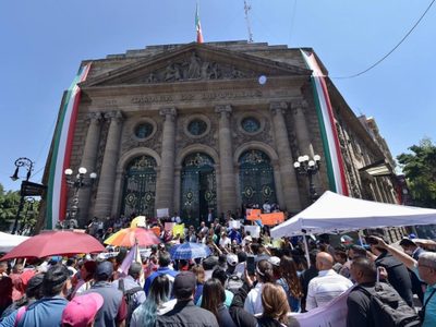 El PAN protesta contra la eventual ratificación de Ernestina Godoy como fiscal