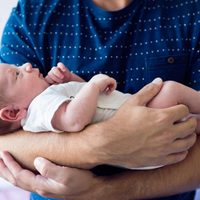Licencias por paternidad: el Gobierno presentará un proyecto para extenderlas